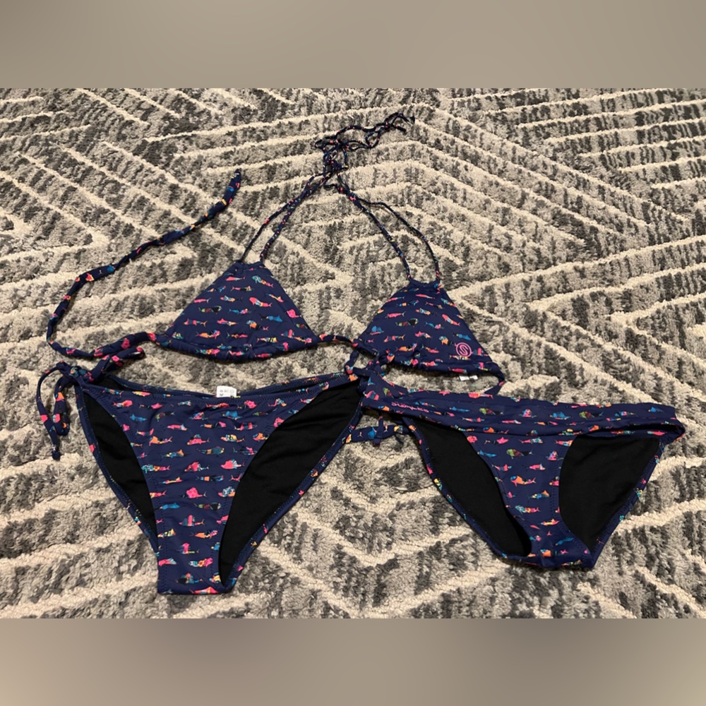 Scales Gear bikini size small. Selling one top and two bottoms.